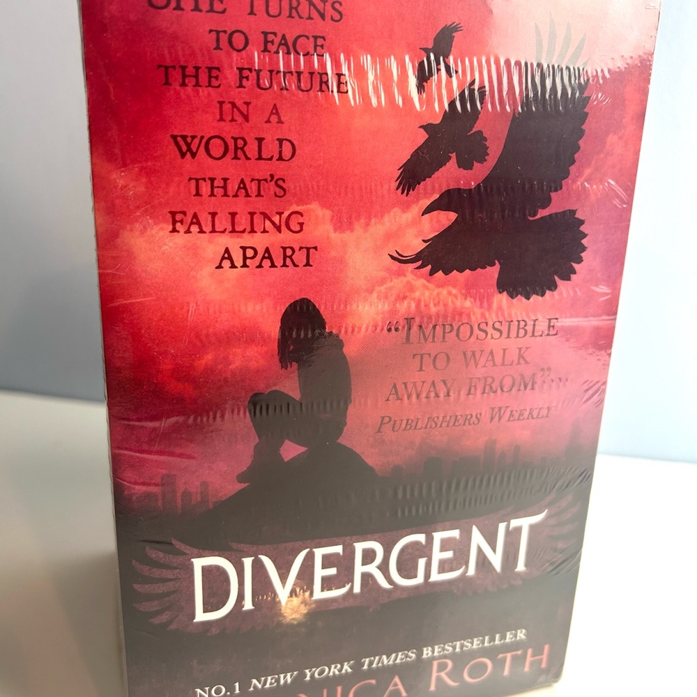 Divergent Book Series: Veronica Roth - Brand New